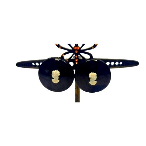 Vintage Black and White Cameo Clip On Earrings One of A Kind - Picture 1 of 4